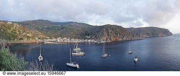 Bay and port of Capraia  Capraia Island  Tuscan Archipelago National Park  Livorno  Tuscany  Italy  Europe