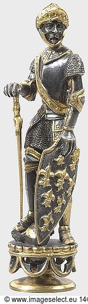 BAYERN KÃ–NIGSHAUS  KÃ¶nig Ludwig II. von Bayern (1845 - 1886) - persÃ¶nliches Petschaft  Bronze  versilbert und vergoldet. Der Griff in Form eines historisierenden Ritters in voller RÃ¼stung  die rechte Hand auf sein goldenes Schwert gestÃ¼tzt  in der Linken das Schild mit den franzÃ¶sischen Lilien. Auf neogotischem Sockel. Die SiegelflÃ¤che mit gespiegeltem Monogramm 'L' nach dem Vorbild des franzÃ¶sischen SonnenkÃ¶nigs Louis XIV  unter bayerischer KÃ¶nigskrone. HÃ¶he 10 8 cm. In samt- und seidegefÃ¼ttertem Etui mit Etikett und handgeschriebener Inventarnummer '306.' auf dem Deckel  im Boden Reste eines weiteren Etiketts. Vgl. ein Ã¤hnliches Petschaft mit der geharnischten Figur Lohengrins aus KÃ¶nig Ludwigs Schreibzimmer in der KÃ¶nigswohnung der MÃ¼nchner Residenz in 'KÃ¶nig Ludwig II-Museum Herrenchiemsee'  Kat.Nr. 308  abgebildet und beschrieben auf S. 412. Provenienz: ZAM - Zentrum fÃ¼r AuÃŸergewÃ¶hnliche Museen  MÃ¼nchen. Ausgestellt unter Inventarnummer 51 in der Sonderausstellung 'Das Siegel in meiner Hand - Petschaften bedeutender PersÃ¶nlichkeiten des 18  19. und des frÃ¼hen 20. Jhdts.' vom 23.7. bis 15.11.2001. Dazu das ehemalige AusstellungskÃ¤rtchen  drei Farbfotos  ein Siegelabdruck sowie in Kopie ein Presseschreiben fÃ¼r die Ausstellung der damaligen Museumsleiterin mit namentlicher ErwÃ¤hnung dieses Petschafts