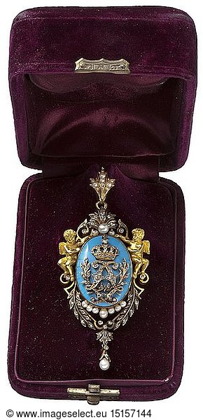 BAYERN KÃ–NIGSHAUS  Ludwig II. von Bayern (1845 - 1886) - Geschenkbrosche. Gelbgold  mittig hochovales  blaues Medaillon mit aufgelegtem goldenem Spiegelmonogramm Ludwigs (mit etwa 60 Diamantrosen besetzt)  seitlich Blattwerk. Das Medaillon umrahmt von zwei Putti  besetzt mit Flussperlen und Diamantrosen. AnhÃ¤ngeÃ¶se  rÃ¼ckseitig Glasabdeckung  die Broschierung wurde zeitgenÃ¶ssisch entfernt. HÃ¶he 8 5 cm. Gewicht 36 5 g. Im zugehÃ¶rigen weinroten Samtetui. HÃ¶he 8 5 cm. Gewicht 36 5 g. Ein auch zur damaligen Zeit Ã¤uÃŸerst kostspieliges Geschenk des bayerischen KÃ¶nigs an eine ihm nahestehende PersÃ¶nlichkeit. Eines der prunkvollsten Geschenke Ludwigs  das in letzter Zeit in den Handel gekommen ist. Der AnhÃ¤nger stammt direkt aus MÃ¼nchner Privatbesitz.