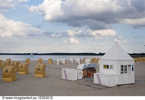 Beach with roofed wicker beach chairs  Travemuende  Baltic Sea  Schleswig-Holstein  Germany  Europe.