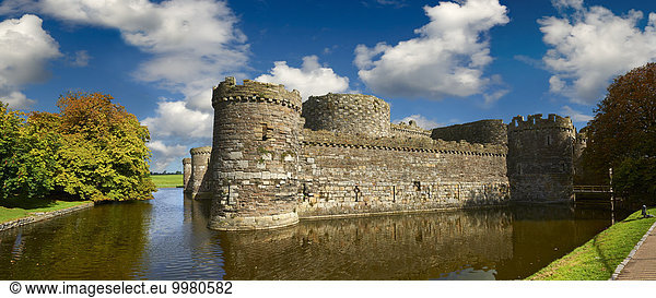 Beaumaris Castle im Jahre 1284 von Edward I. gebaut Unesco-Weltkulturerbe Beaumaris Anglesey Island Wales Großbritannien Europa