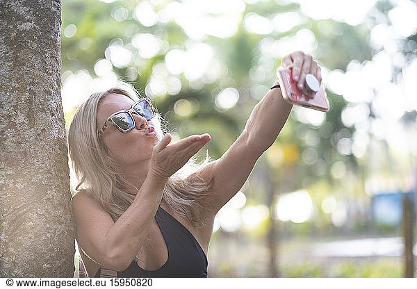Beautiful woman taking a selfie at a tree  Costa Rica
