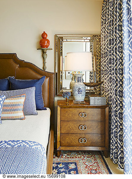 bedroom  furniture  bed  traditional  dÃ©cor