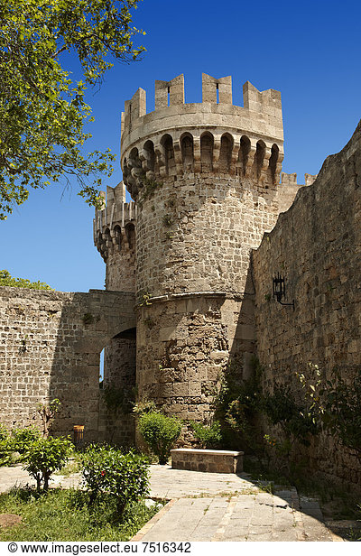 Befestigungsanlagen aus dem 14. Jahrhundert mittelalterlicher Palast des Großmeisters des Johanniterordens UNESCO Welterbe Rhodos Griechenland Europa