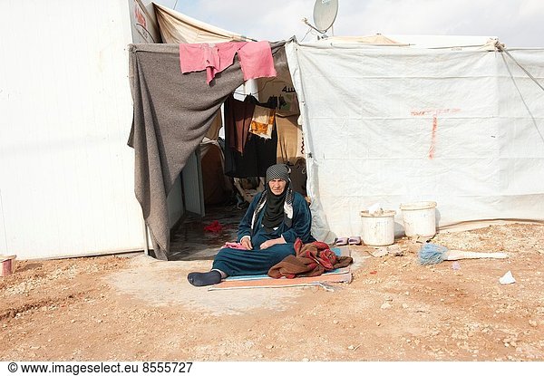 Behälter Frau Wohnhaus camping Zelt Lifestyle Holunder Flüchtling