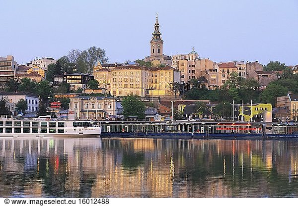Belgrad vom Fluss Sava aus gesehen  Serbien.