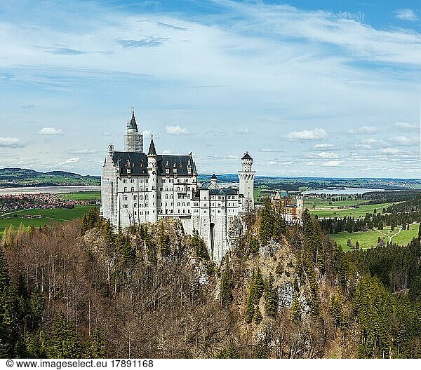 Berühmtes bayerisches Wahrzeichen  Schloss Neuschwanstein (Schloss Neuschwanstein) . Bayern  Deutschland  Europa
