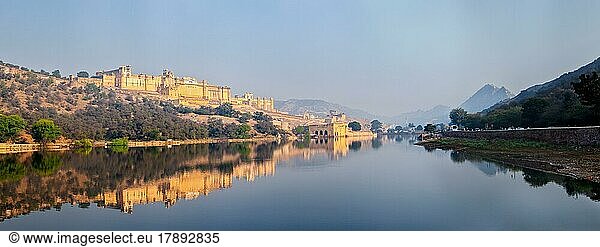 Berühmtes Wahrzeichen von Rajasthan  Panorama des Amer (Amber) Forts  Rajasthan  Indien  Asien
