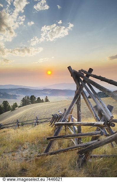 Berg  Sonnenuntergang  Kraft  über  Tal  Zaun  Landschaft  Ranch