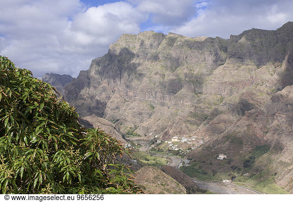 Bergdorf Felsen Vegetation Insel San Antao Kapverden Afrika