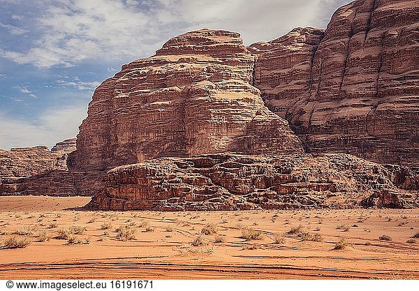 Berge im Wadi Rum-Tal  auch Tal des Mondes genannt  in Jordanien.