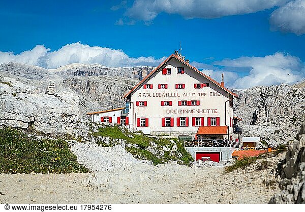 Berghütte Dreizinnenhütte  Gebirge drei Zinnen  Dolomiten  Südtirol  Italien  Europa