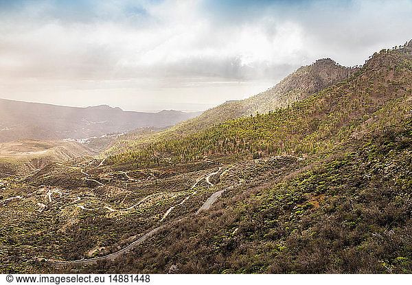 Berglandschaft mit ländlichen Straßen Hochwinkelansicht San Bartolome de Tirajana Kanarische Inseln Spanien