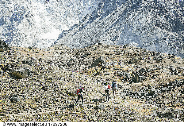 Bergsteiger auf dem Weg zum Everest BaseCamp