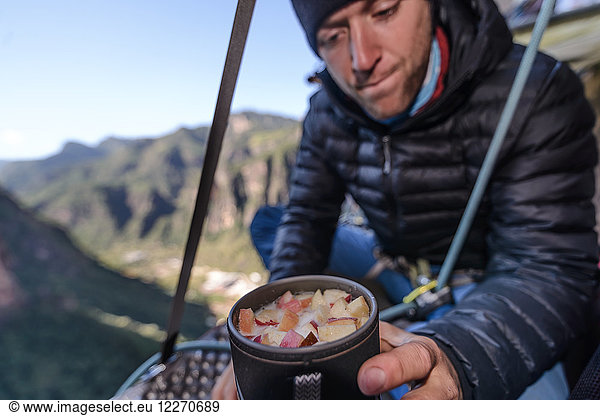 Bergsteiger auf Portale  Essenszubereitung  Liming  Provinz Yunnan  China