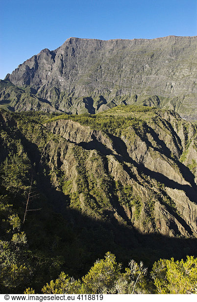 Bergwelt im Vulkankessel Cirque de Mafate  Insel La Reunion  Frankreich  Afrika