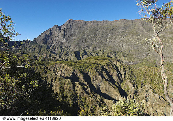 Bergwelt im Vulkankessel Cirque de Mafate  Insel La Reunion  Frankreich  Afrika