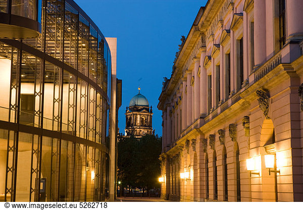 Berliner Dom und Museumsinsel bei Nacht  Berlin  Deutschland