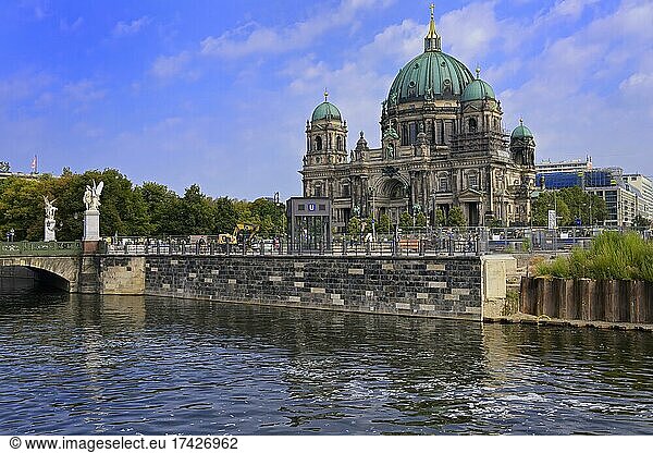Berliner Dom und Schlossbrücke  Unesco-Welterbe  Museumsinsel  Unter den Linden  Berlin  Deutschland  Europa