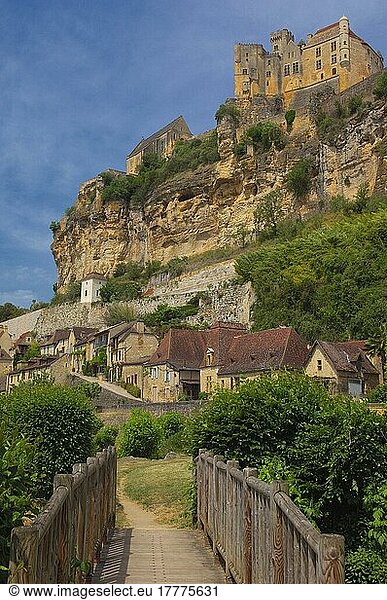 Beynac  Beynac et Cazenac  Perigord  Schloss Beynac  Tal der Dordogne  Perigord Noir  Les plus beaux villages de France  Aquitaine  Frankreich  Europa