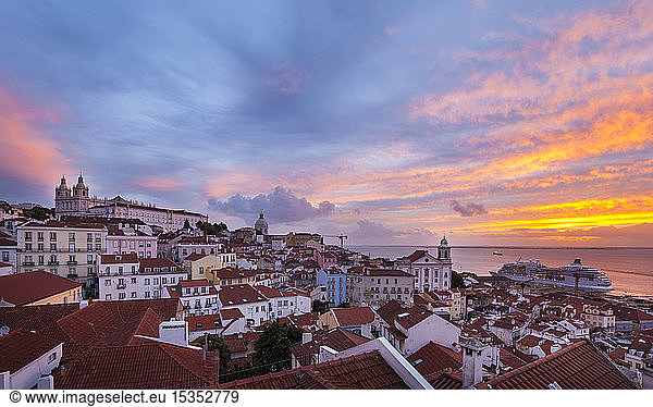 Bezirk Alfama bei Sonnenuntergang  Lissabon  Portugal