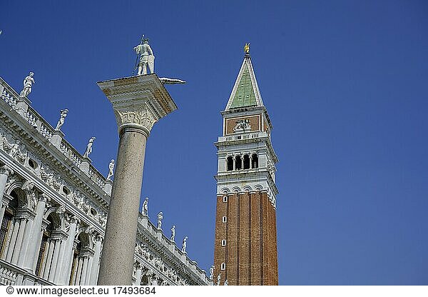 Biblioteca Nazionale Marciana Columna de San Teodoro und Campanile di San Marco  San Marco  Venedig  Provinz Venedig  Italien  Europa
