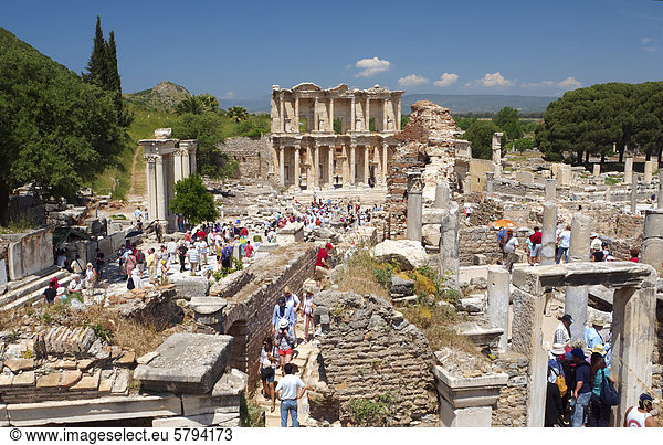 Bibliothek des Celsus  antike Stadt Ephesos  Efes  Türkei  Westasien