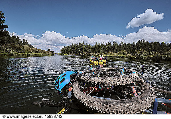 Bike-Pack-Rafting auf dem Deschutes-Fluss in Zentral-Oregon.
