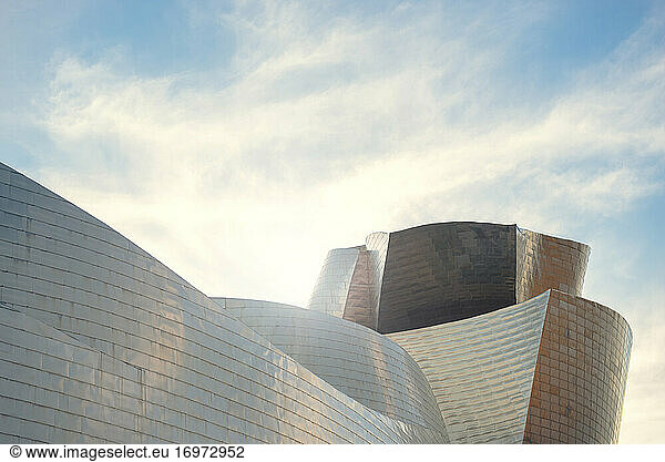 Bilbao  Spanien - 27. Oktober 2017 - Blick auf das Guggenheim-Museum.