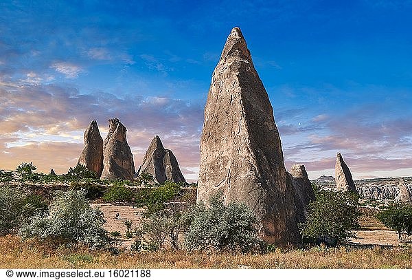 Bilder und Fotos der Feenkaminsäulen-Felsformationen bei Goreme  Kappadokien  Nevsehir  Türkei.