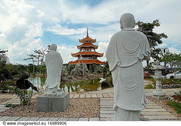 Bildschirm des Buddha-Parks in Kuching und marmoriertes Kunstwerk  Buddhistische Gesellschaft Kuching  Kuching  Sarawak  Malaysia