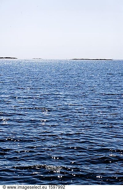 Blau und glittery Ozean Schweden.
