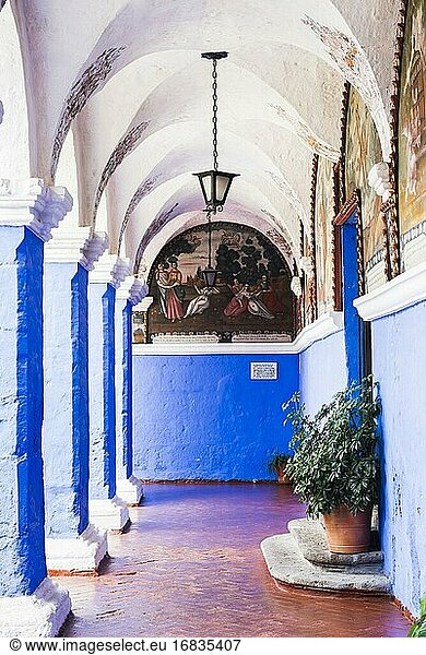 Blauer Kreuzgang  Kloster Santa Catalina (Convento de Santa Catalina)  Arequipa  Peru