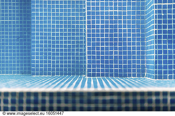 Blaues Schwimmbad-Mosaik