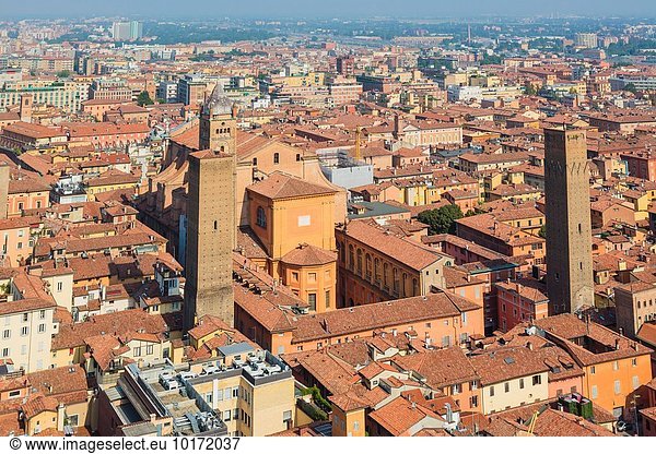 Blaumann Arbeitsanzug Stadt Großstadt Geschichte Turm Kathedrale Heiligtum Ansicht Emilia-Romangna Bologna Italien links Overall rechts