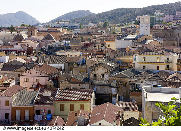 Blick über die Dächer der Altstadt von Iglesias, Sardinien, Südwesten, Italien, Europa