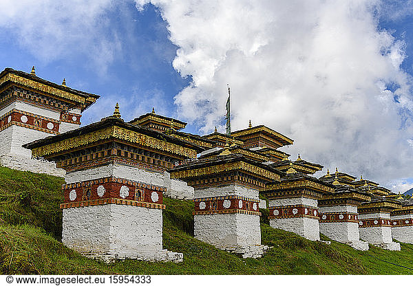 Blick auf Chorten  Bhutan