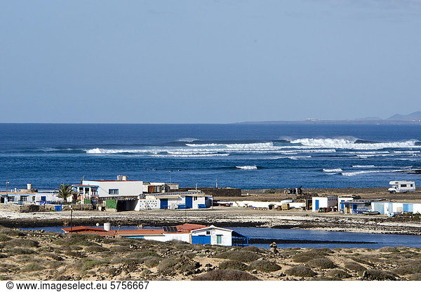 Blick auf das Dorf Majanicho am Nordufer von Fuerteventura  Kanarische Inseln  Spanien  Europa