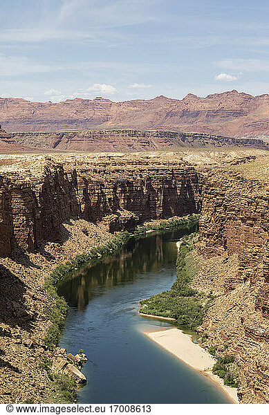 Blick auf den Colorado River von der Glen Canyon Dam Bridge am Highway 89,  Arizona,  Vereinigte Staaten von Amerika,  Nordamerika