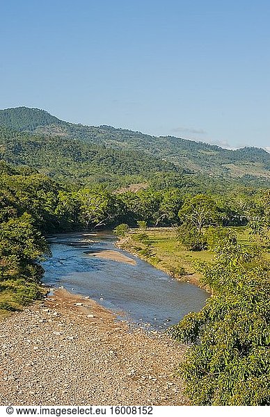 Blick auf den Copan-Fluss bei Copan  Honduras.