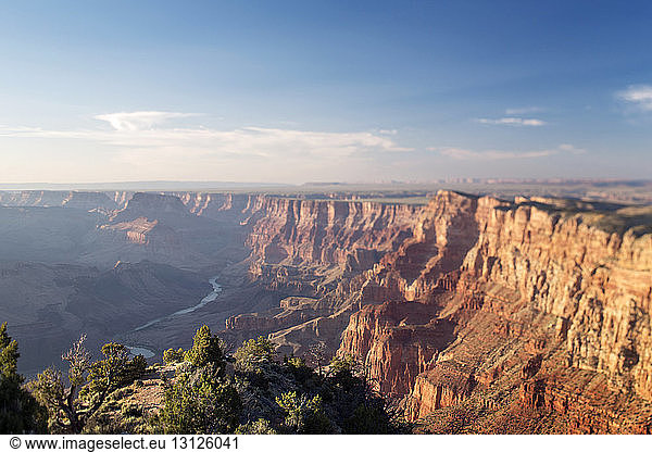 Blick auf den Grand Canyon und den Colorado River gegen den Himmel