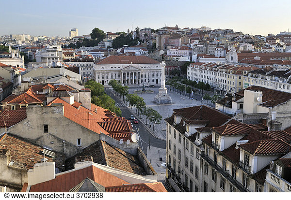 Blick auf den Platz Praca Rossio vom Aufzug Elevador Santa Justa  Stadtteil Baixa  Lissabon  Portugal  Europa