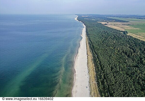 Blick auf den Strand im Dorf Debki im Verwaltungsbezirk Gmina Krokowa  im Kreis Puck  Woiwodschaft Pommern  Nordpolen.