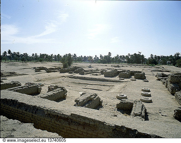 Blick auf den versunkenen Garten des nördlichen Teils des Haremviertels des Großen Palastes von Amarna. Die antike Stadt el-Amarna war die kurzlebige Hauptstadt  die von Echnaton erbaut und kurz nach seinem Tod verlassen wurde. Ägypten. Altägyptisch. Neues Reich  18. Dynastie  1346 - 1332 v. Chr. Tell el-Amarna.