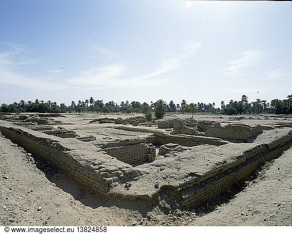 Blick auf den versunkenen Garten des nördlichen Teils des Haremviertels des Großen Palastes von Amarna. Die antike Stadt el-Amarna war die kurzlebige Hauptstadt  die von Echnaton erbaut und kurz nach seinem Tod verlassen wurde. Ägypten. Altägyptisch. Neues Reich  18. Dynastie  1346 - 1332 v. Chr. Tell el-Amarna.