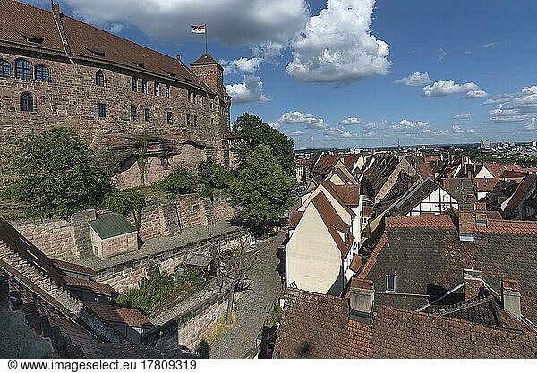 Blick auf die Altstadt  links die Kaiserburg  Nürnberg  Mittelfranken  Bayern  Deutschland  Europa