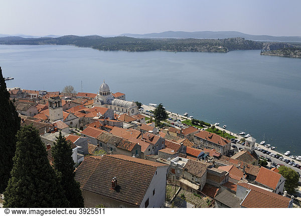 Blick auf die Altstadt von Sibenik  Kroatien  Europa