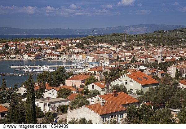 Blick auf die Hafenstadt Cres  Insel Cres  Kroatien  Kvarner Bucht  Adria  Kroatien  Europa