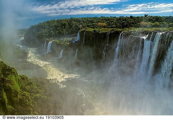 Blick auf die Iguazu Wasserfälle in Argentinien