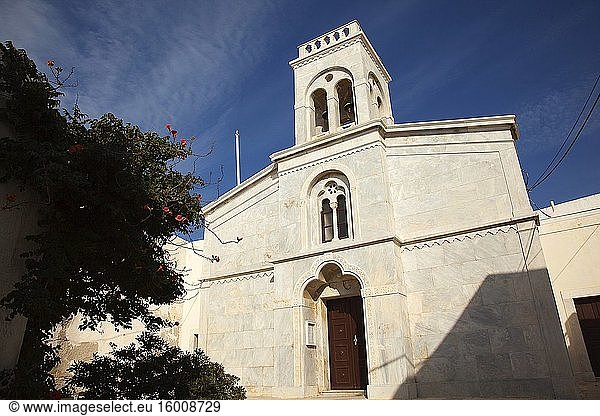 Blick auf die katholische Kirche im Stadtzentrum  Insel Naxos  Kykladen  Griechische Inseln  Griechenland  Europa